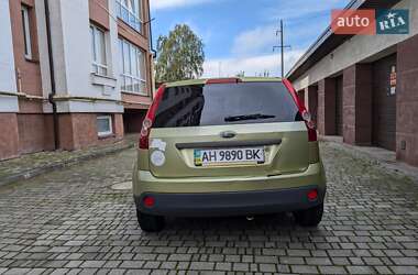 Хэтчбек Ford Fiesta 2006 в 