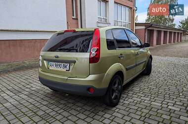 Хэтчбек Ford Fiesta 2006 в 