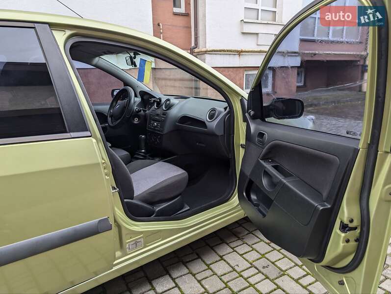 Хетчбек Ford Fiesta 2006 в Івано-Франківську