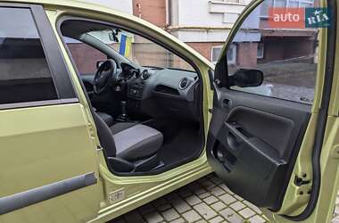 Хэтчбек Ford Fiesta 2006 в 