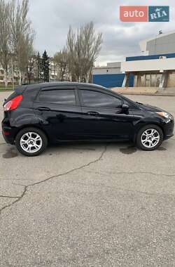 Хетчбек Ford Fiesta 2013 в 