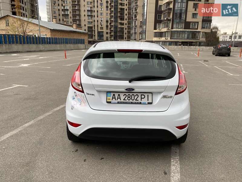 Хэтчбек Ford Fiesta 2013 в Киеве