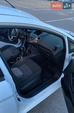Хэтчбек Ford Fiesta 2013 в 