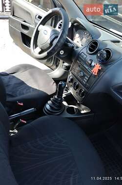 Хэтчбек Ford Fiesta 2007 в 