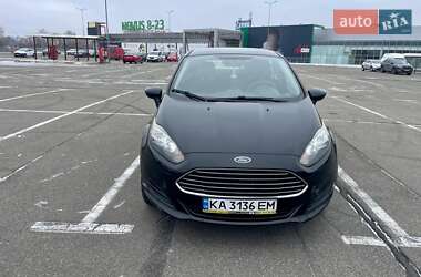 Хэтчбек Ford Fiesta 2016 в 