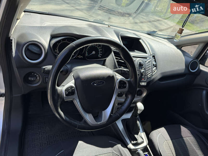 Седан Ford Fiesta 2013 в Кривом Роге