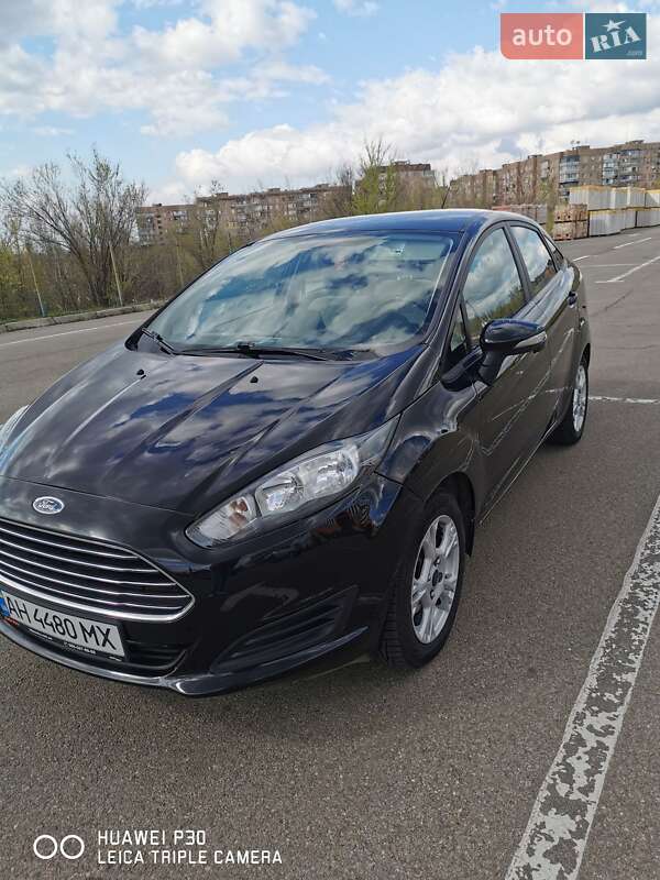 Седан Ford Fiesta 2015 в Кривом Роге