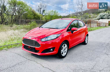 Хэтчбек Ford Fiesta 2015 в 