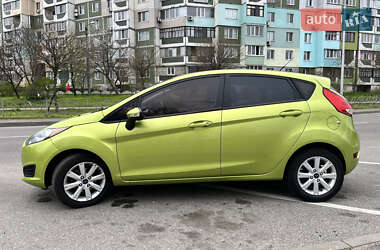 Хэтчбек Ford Fiesta 2012 в 