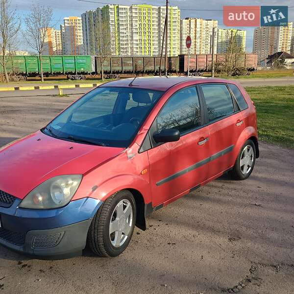 Хэтчбек Ford Fiesta 2006 в 