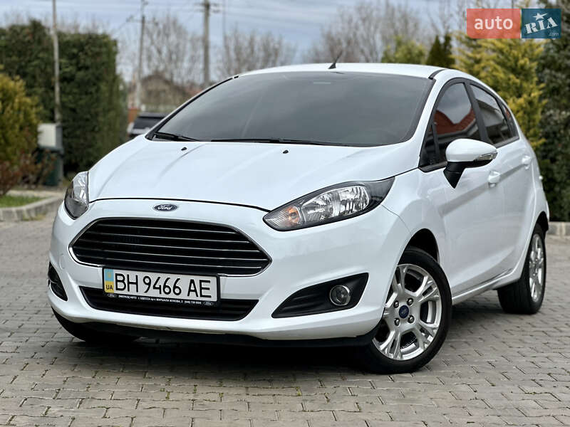 Хетчбек Ford Fiesta 2015 в 