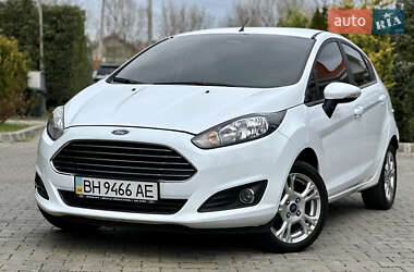 Хетчбек Ford Fiesta 2015 в 