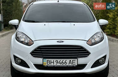 Хетчбек Ford Fiesta 2015 в 