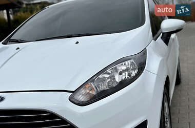 Хетчбек Ford Fiesta 2015 в 