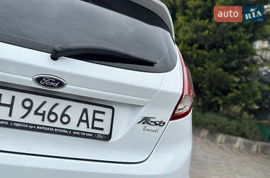 Хетчбек Ford Fiesta 2015 в 