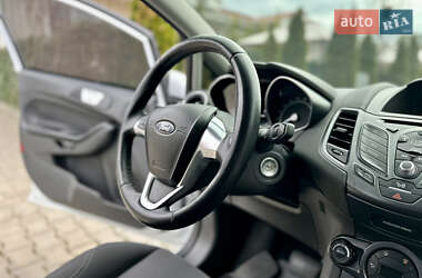 Хетчбек Ford Fiesta 2015 в 