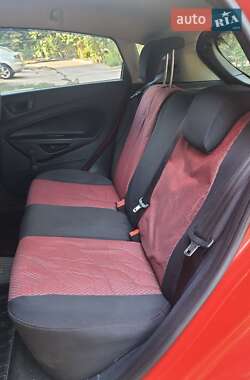 Хэтчбек Ford Fiesta 2012 в 