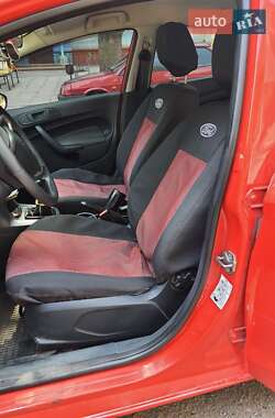 Хэтчбек Ford Fiesta 2012 в 