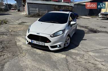 Хетчбек Ford Fiesta 2015 в 