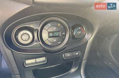 Хетчбек Ford Fiesta 2015 в 