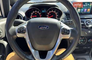 Хетчбек Ford Fiesta 2015 в 