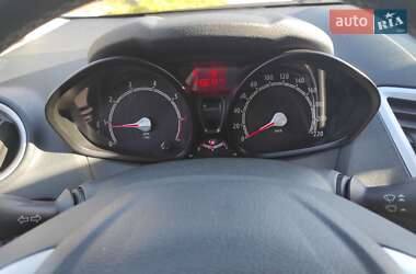 Хэтчбек Ford Fiesta 2011 в 