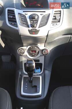 Хэтчбек Ford Fiesta 2011 в 