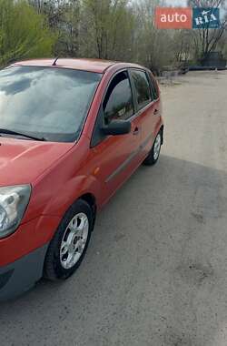 Хэтчбек Ford Fiesta 2006 в 