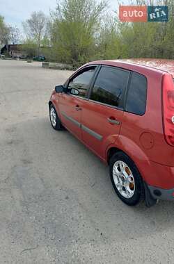 Хэтчбек Ford Fiesta 2006 в 