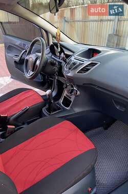 Хэтчбек Ford Fiesta 2011 в 