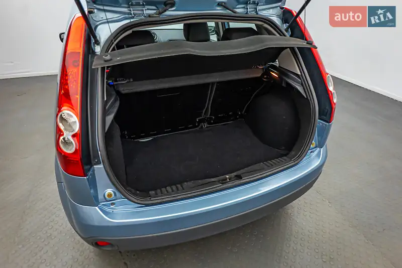 Хэтчбек Ford Fiesta 2006 в 