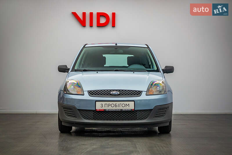 Хэтчбек Ford Fiesta 2006 в 