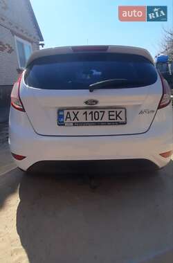 Хэтчбек Ford Fiesta 2016 в 