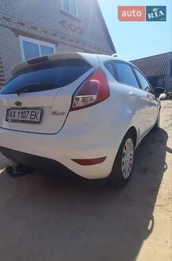 Хэтчбек Ford Fiesta 2016 в 