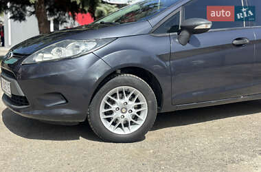 Хэтчбек Ford Fiesta 2009 в 