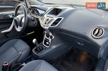 Хэтчбек Ford Fiesta 2011 в 