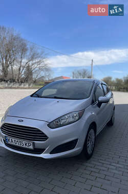 Седан Ford Fiesta 2013 в Ильинцах