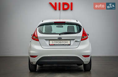 Хэтчбек Ford Fiesta 2012 в 