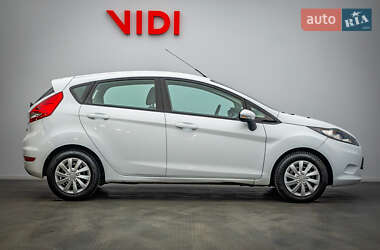 Хэтчбек Ford Fiesta 2012 в 
