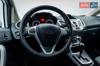Хэтчбек Ford Fiesta 2012 в 
