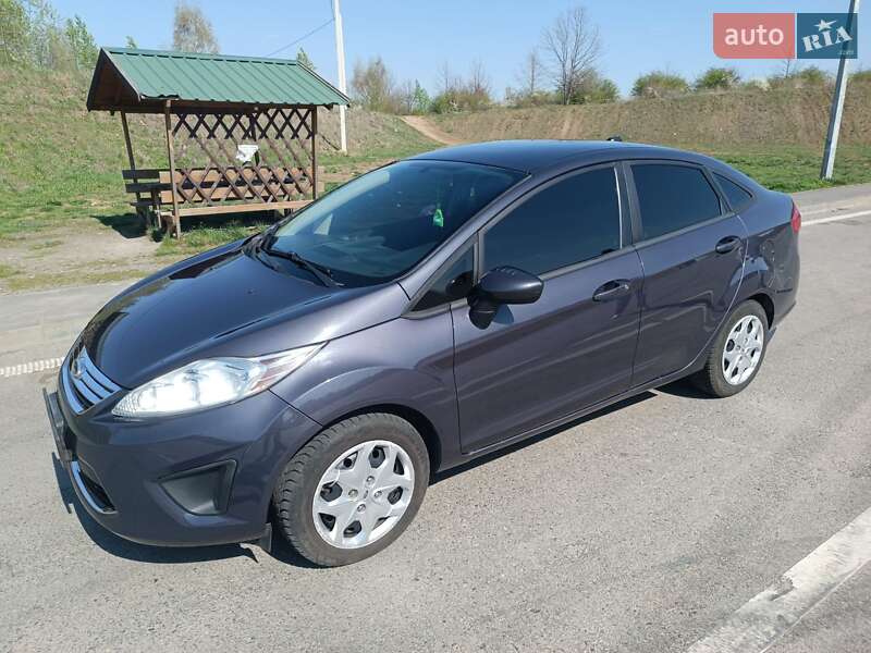 Седан Ford Fiesta 2012 в Полтаве