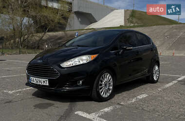 Хэтчбек Ford Fiesta 2016 в 
