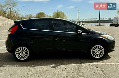 Хэтчбек Ford Fiesta 2016 в 