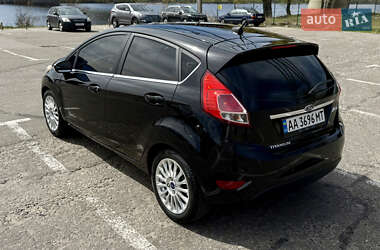 Хэтчбек Ford Fiesta 2016 в 