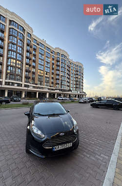 Хэтчбек Ford Fiesta 2016 в 