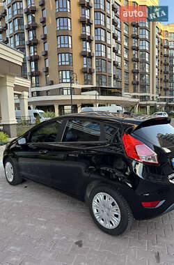 Хэтчбек Ford Fiesta 2016 в 