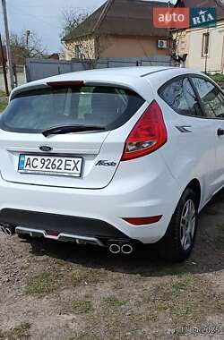 Хэтчбек Ford Fiesta 2012 в 