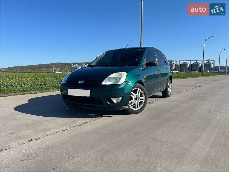 Хэтчбек Ford Fiesta 2003 в 