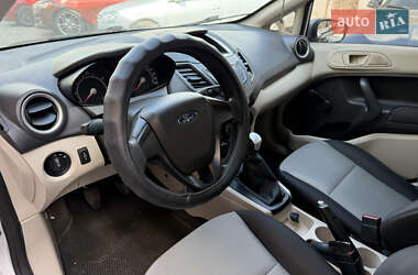 Седан Ford Fiesta 2012 в 