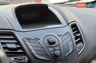 Седан Ford Fiesta 2012 в 
